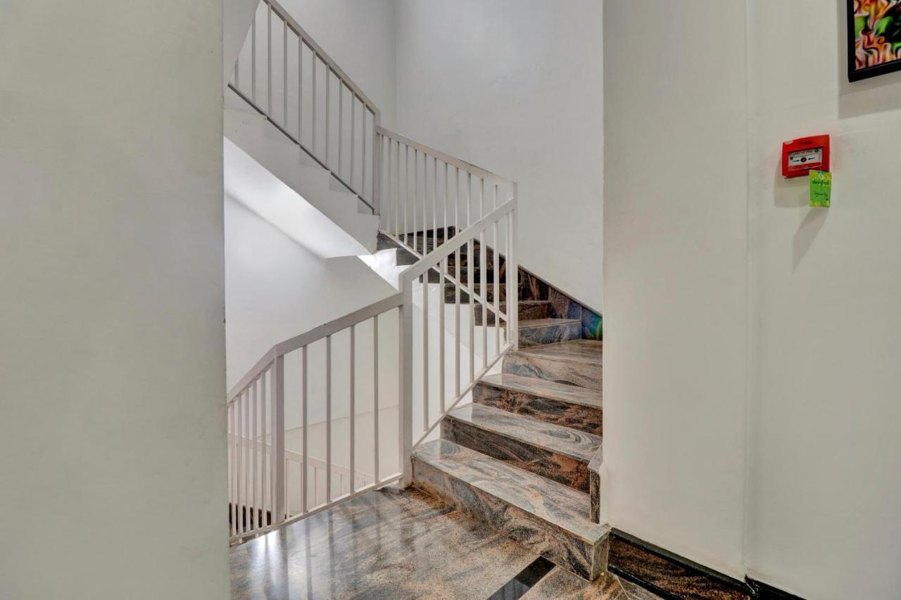 Oyo Townhouse 1070 Ramis Plaza Hotel Tullipurmbu Exterior foto