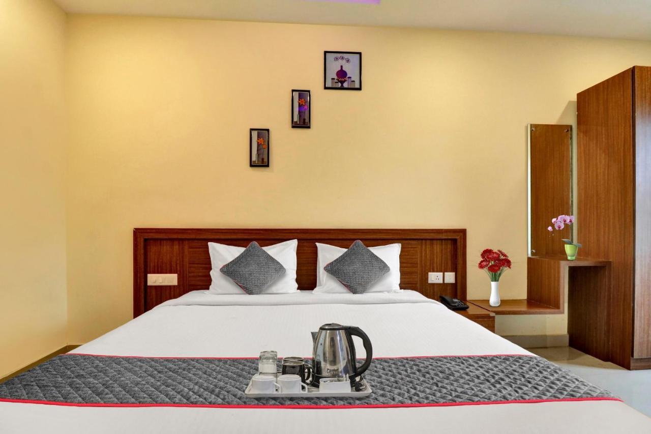 Oyo Townhouse 1070 Ramis Plaza Hotel Tullipurmbu Exterior foto