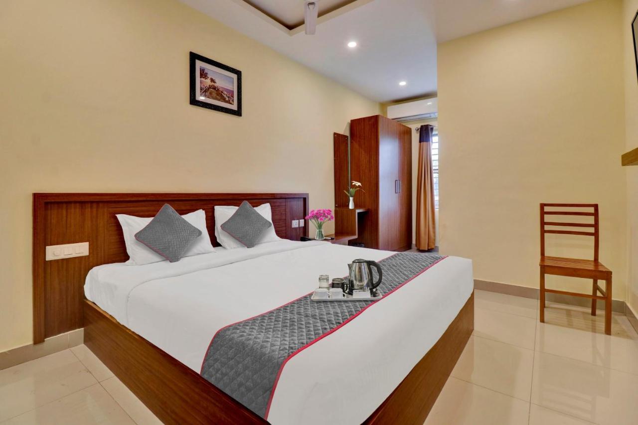 Oyo Townhouse 1070 Ramis Plaza Hotel Tullipurmbu Exterior foto