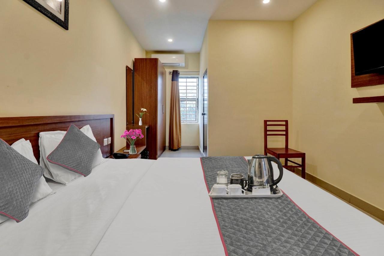 Oyo Townhouse 1070 Ramis Plaza Hotel Tullipurmbu Exterior foto